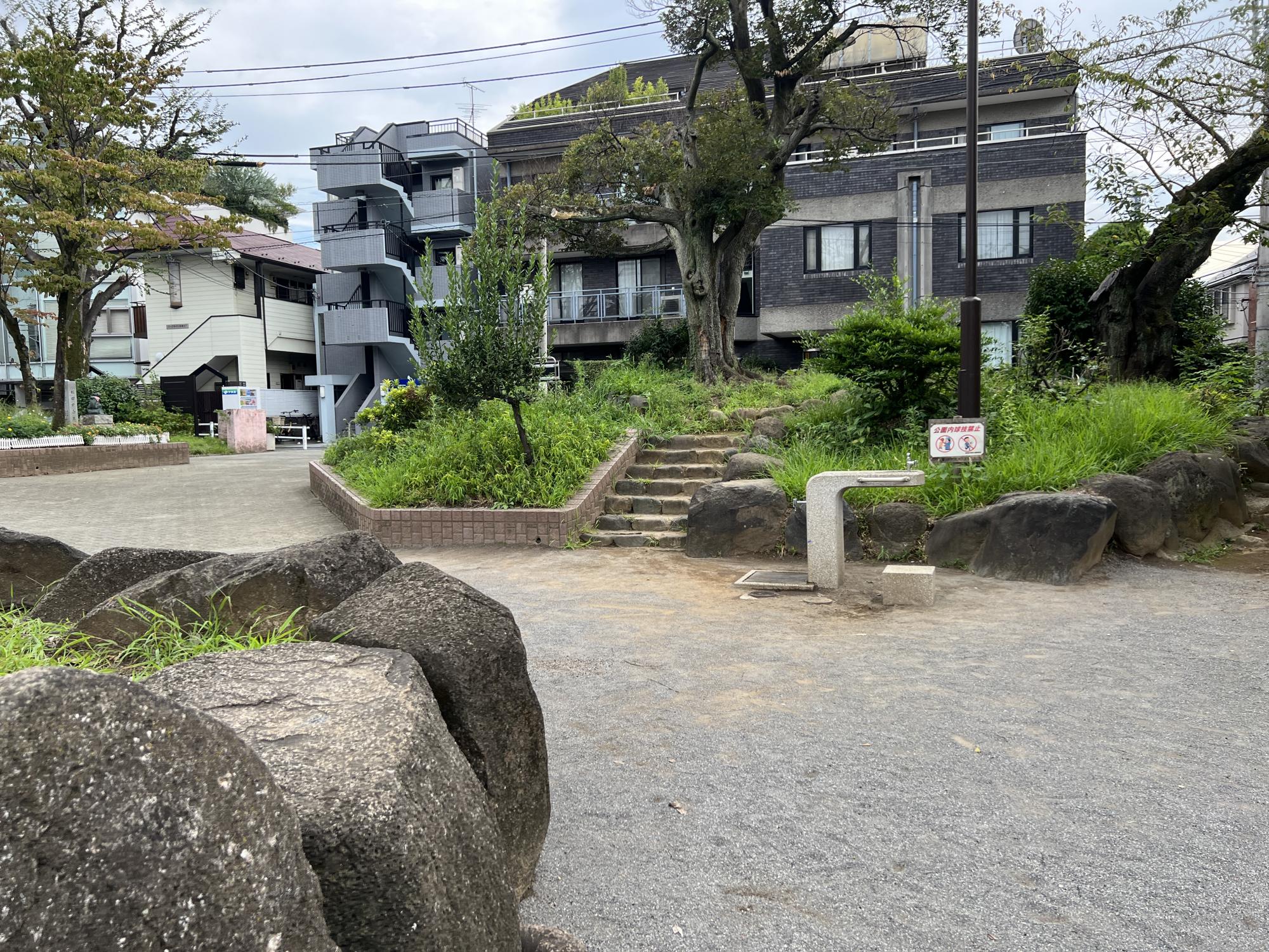 新宿区立矢来公園
