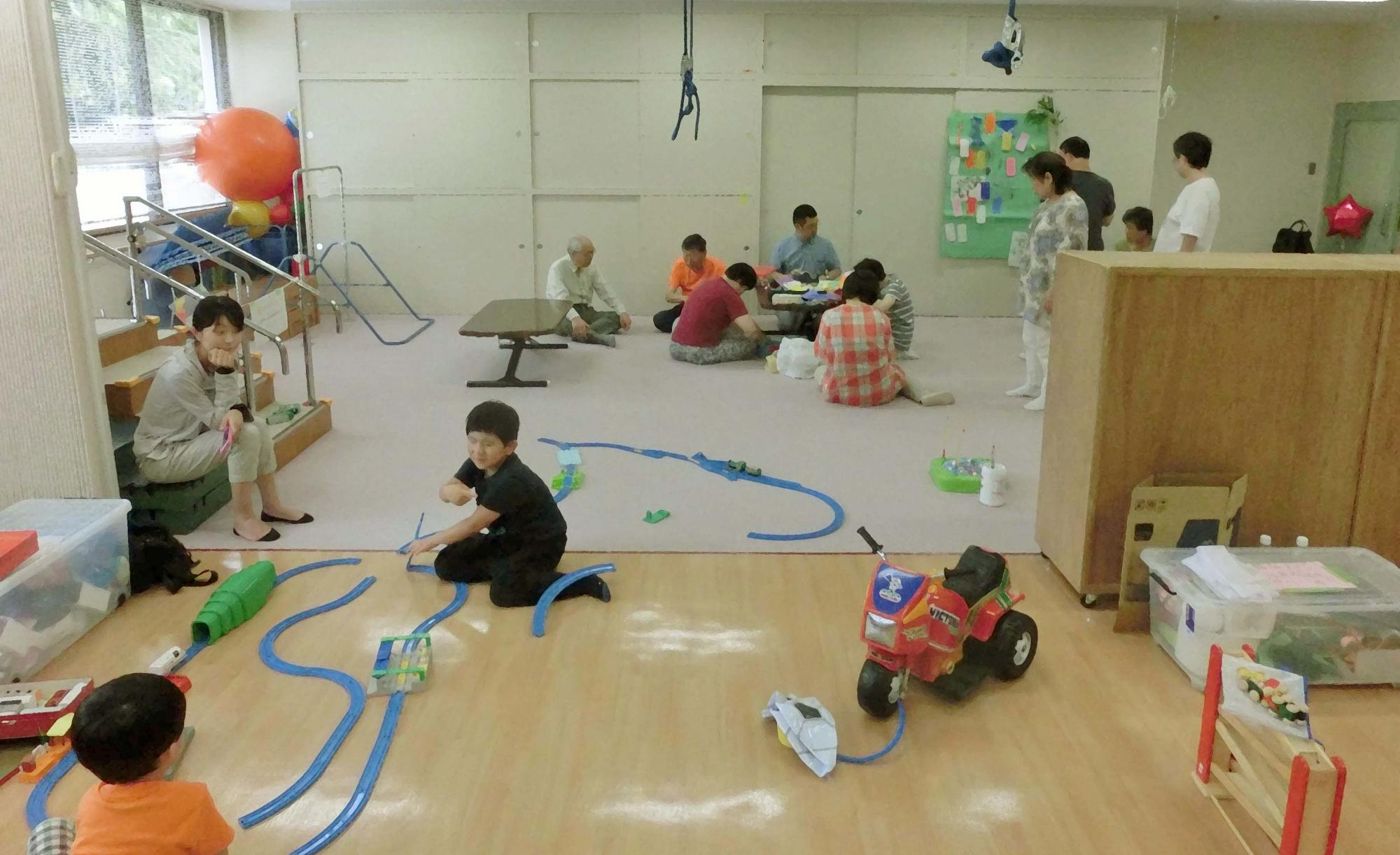 こばとおもちゃのとしょかん