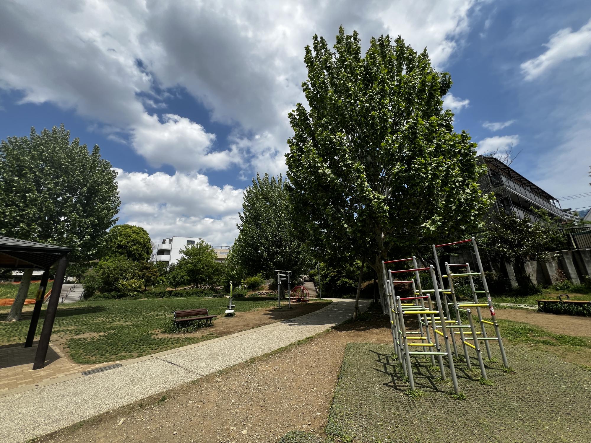 中野区立本二東郷やすらぎ公園