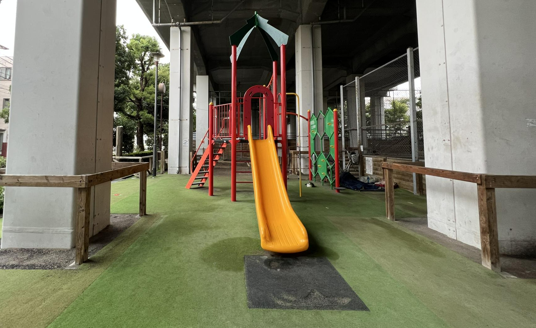 浮間三丁目高架下児童遊園