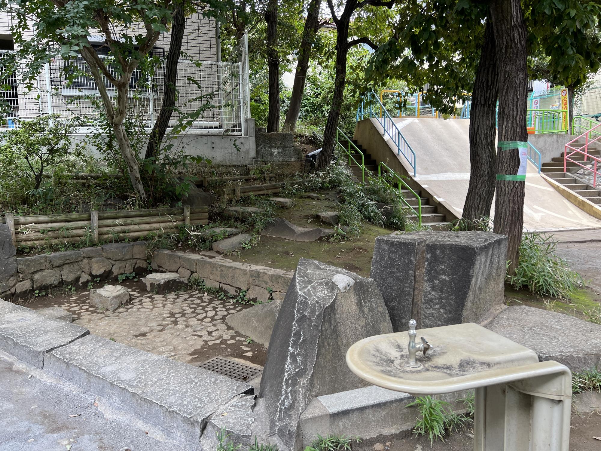 新宿区立早稲田公園