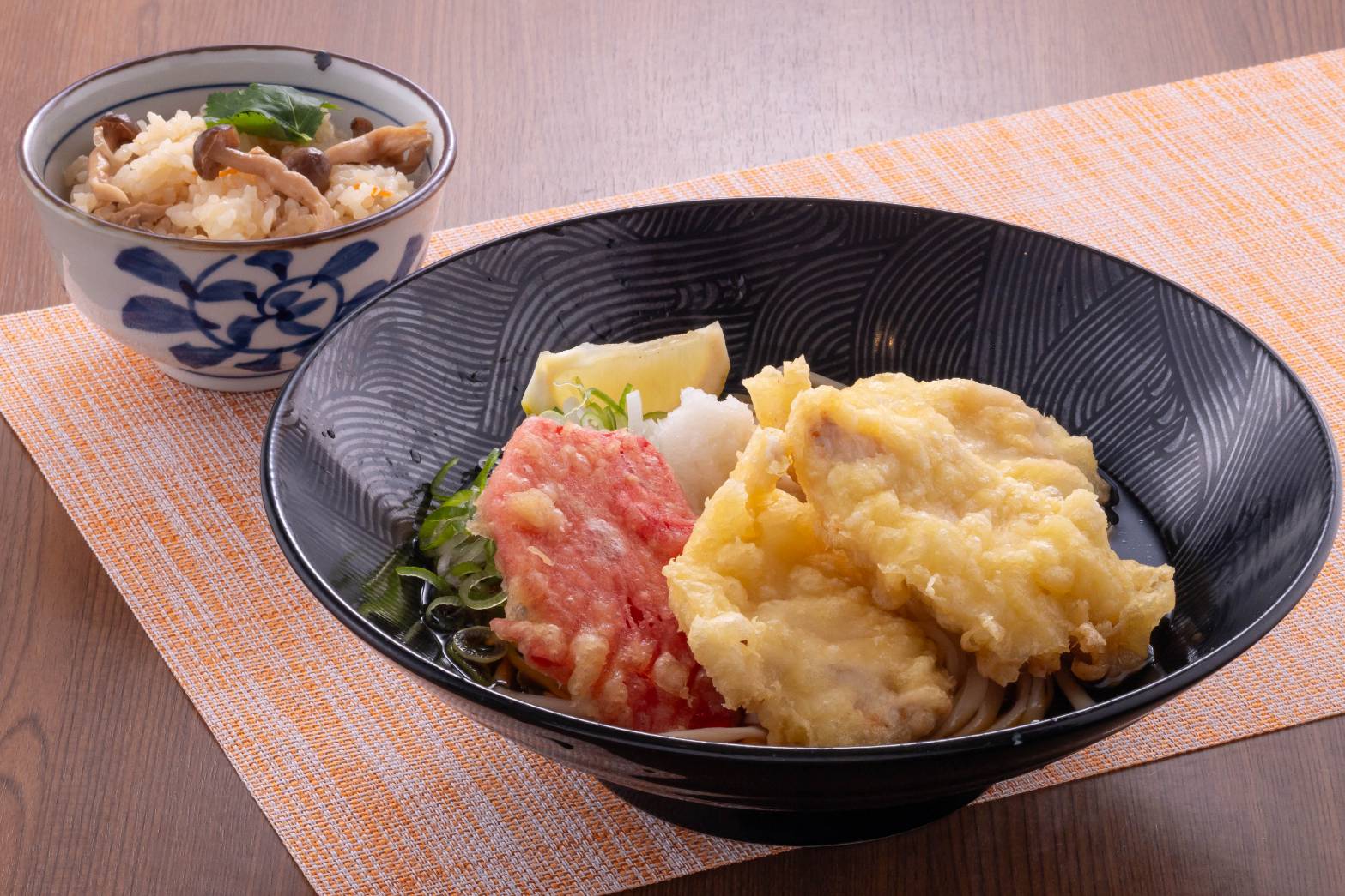 めん房本陣　鞍月店