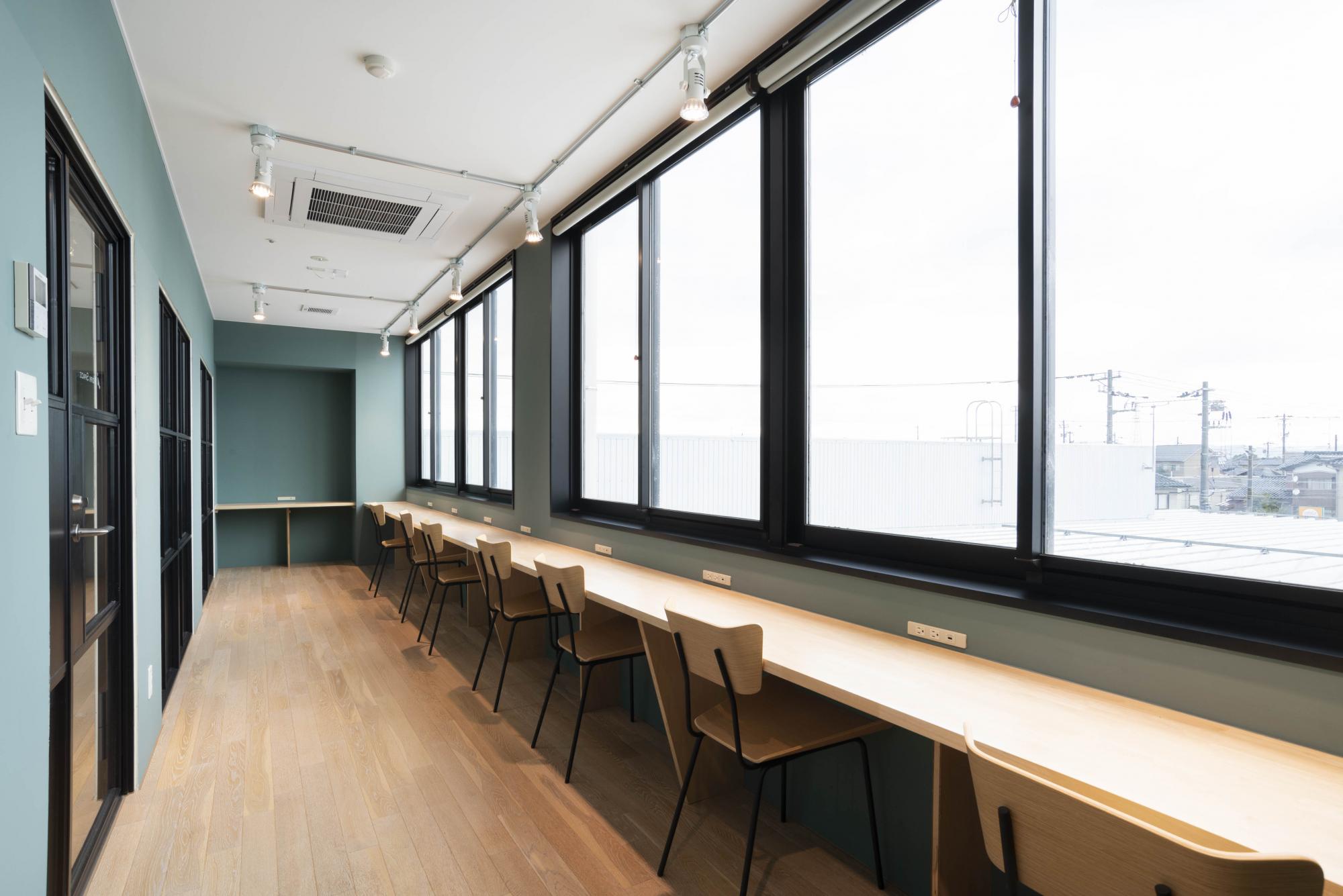 コドモとオヤのコミュニティ広場　ippo（いっぽ）