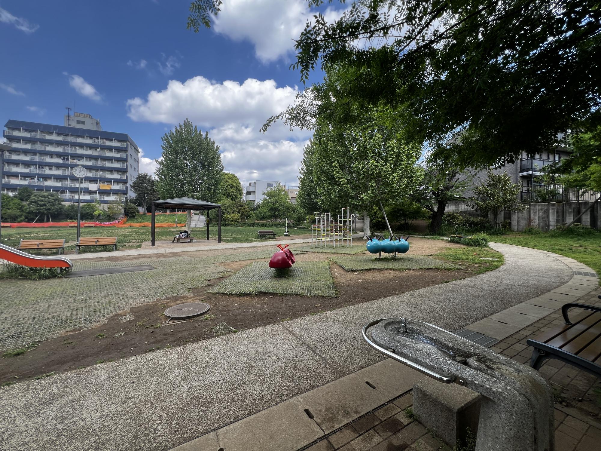 中野区立本二東郷やすらぎ公園