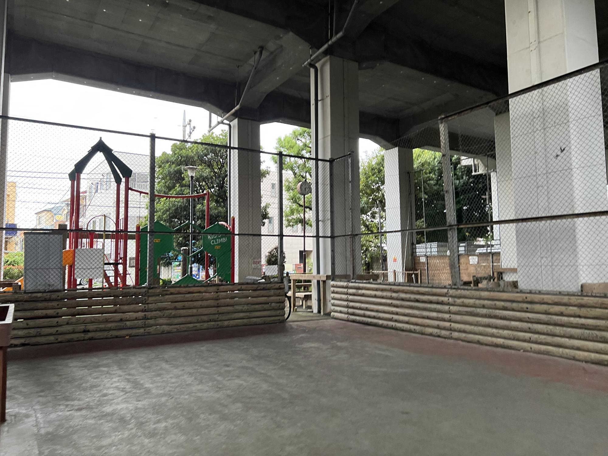 浮間三丁目高架下児童遊園