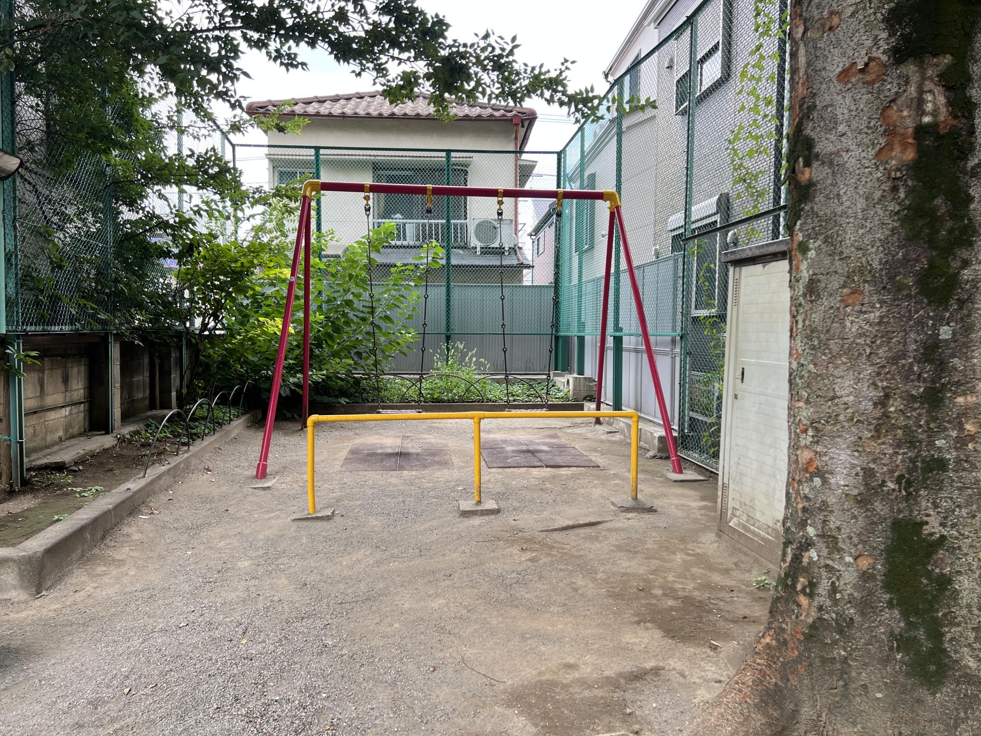 新宿区立早稲田公園