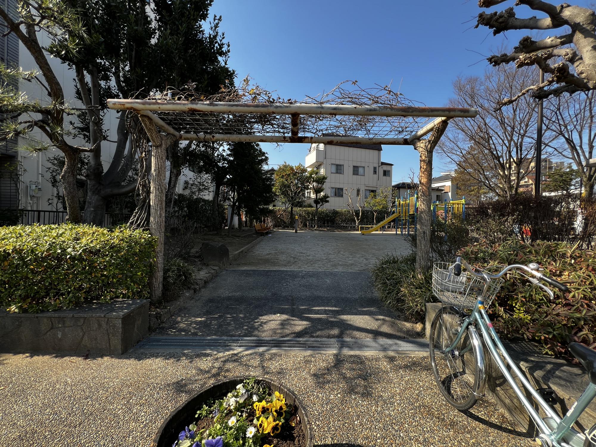 江戸川区立新堀しゃくやく公園