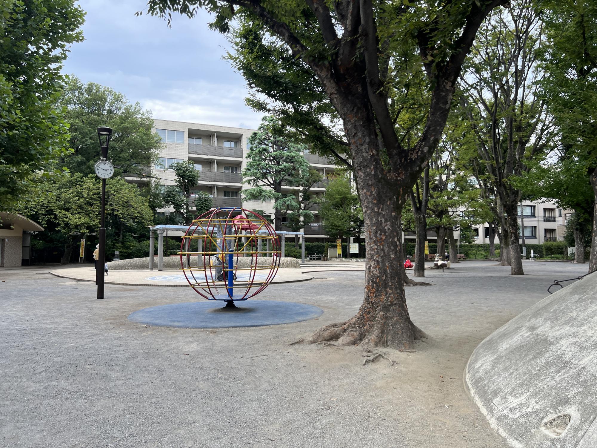 新宿区立白銀公園