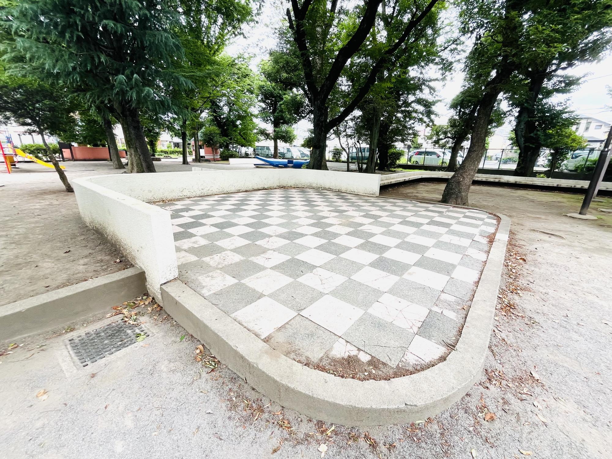 田柄中央児童公園（くじら公園）