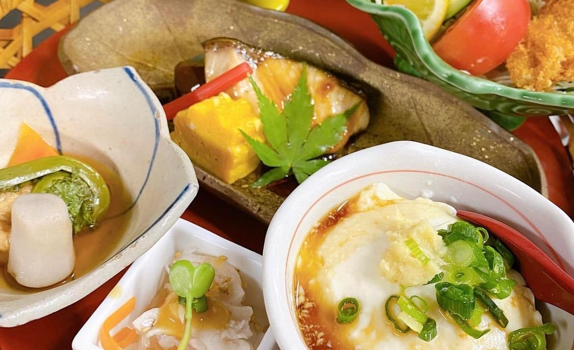 天然にがり寄せ豆冨と釜めし 魚信