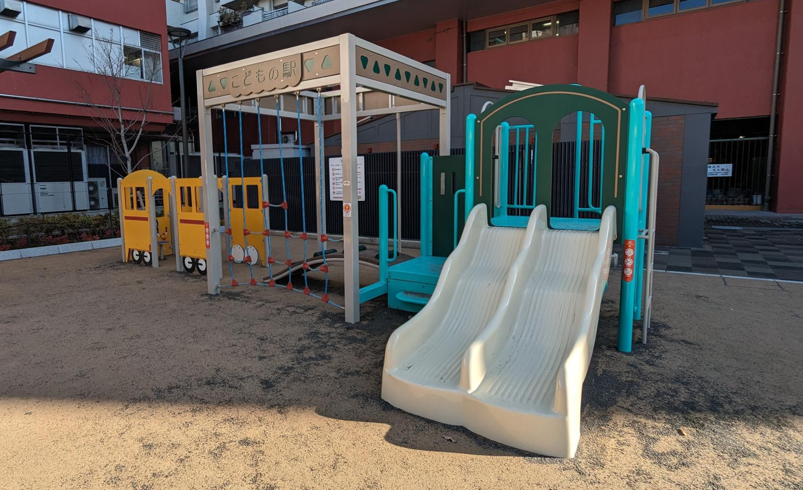 神明都電車庫跡公園