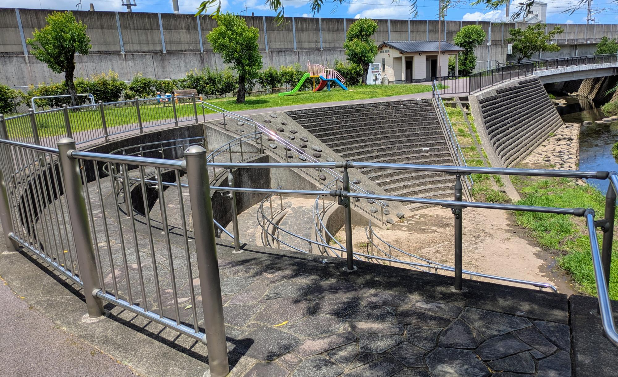 東口親水公園