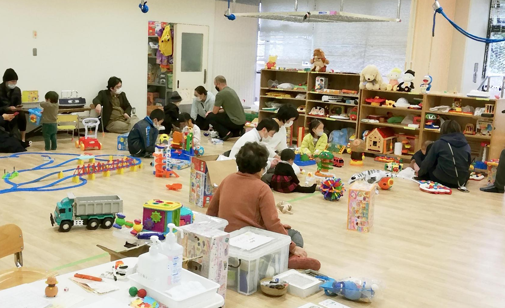 こばとおもちゃのとしょかん