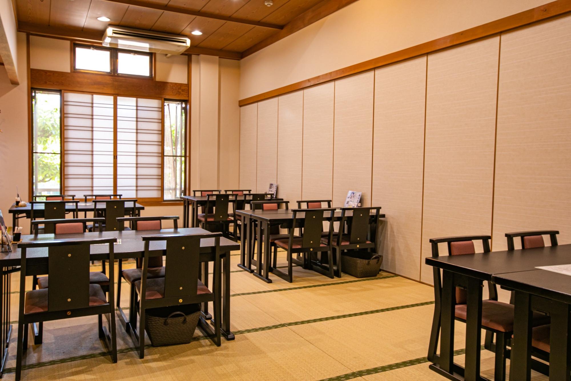 天然にがり寄せ豆冨と釜めし 魚信