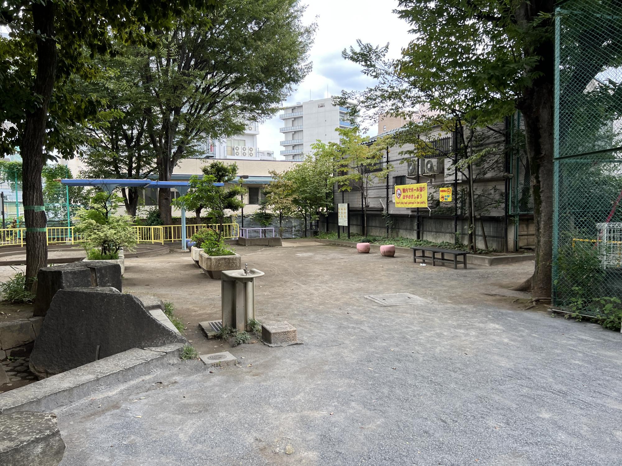 新宿区立早稲田公園