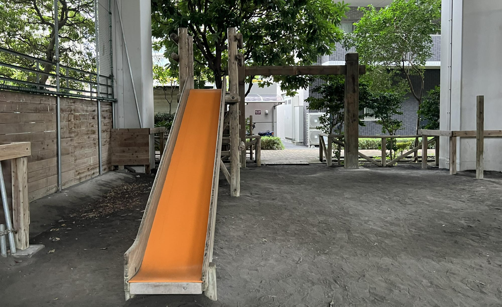 浮間三丁目高架下児童遊園