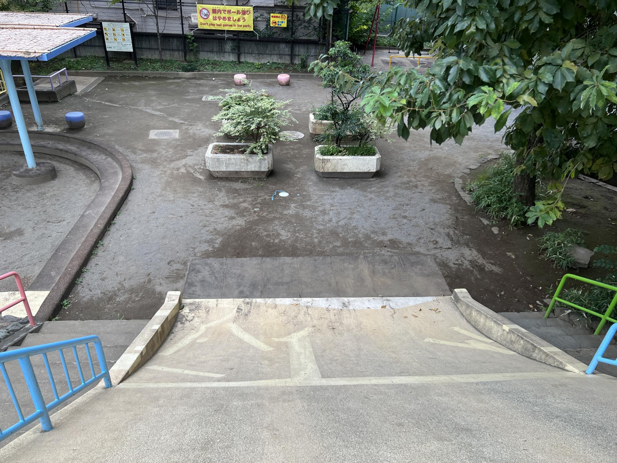 新宿区立早稲田公園