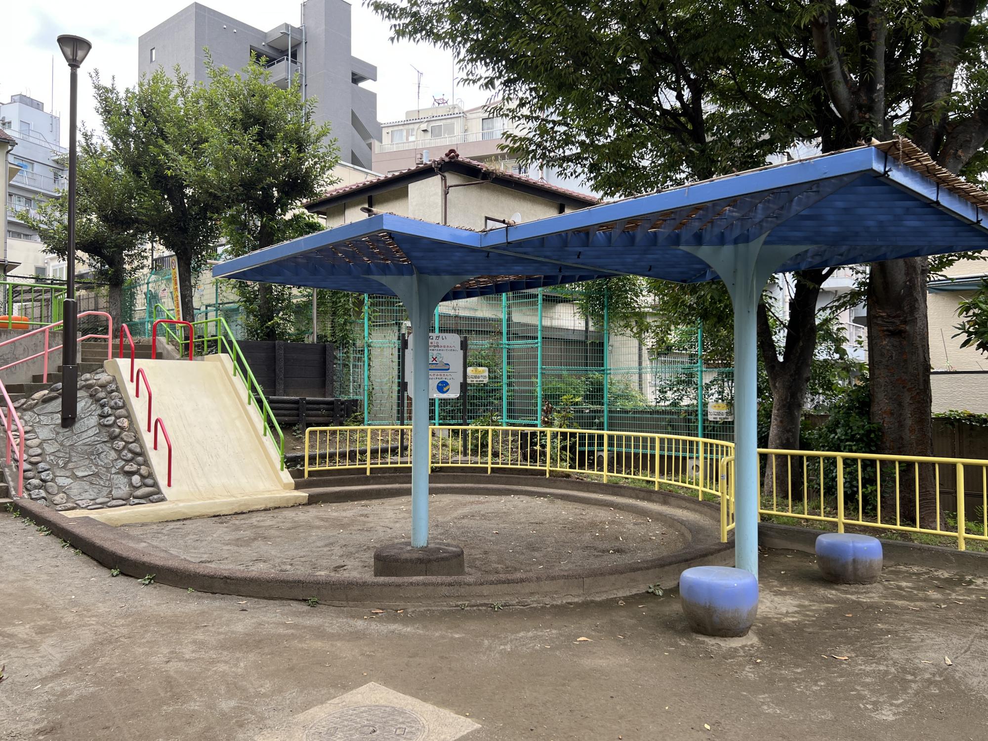 新宿区立早稲田公園