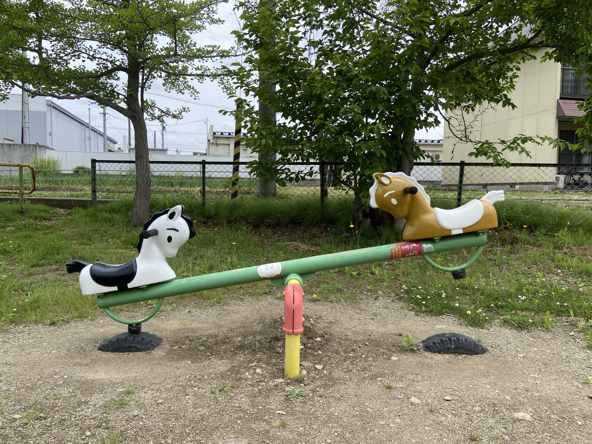 鳥海柳児童公園