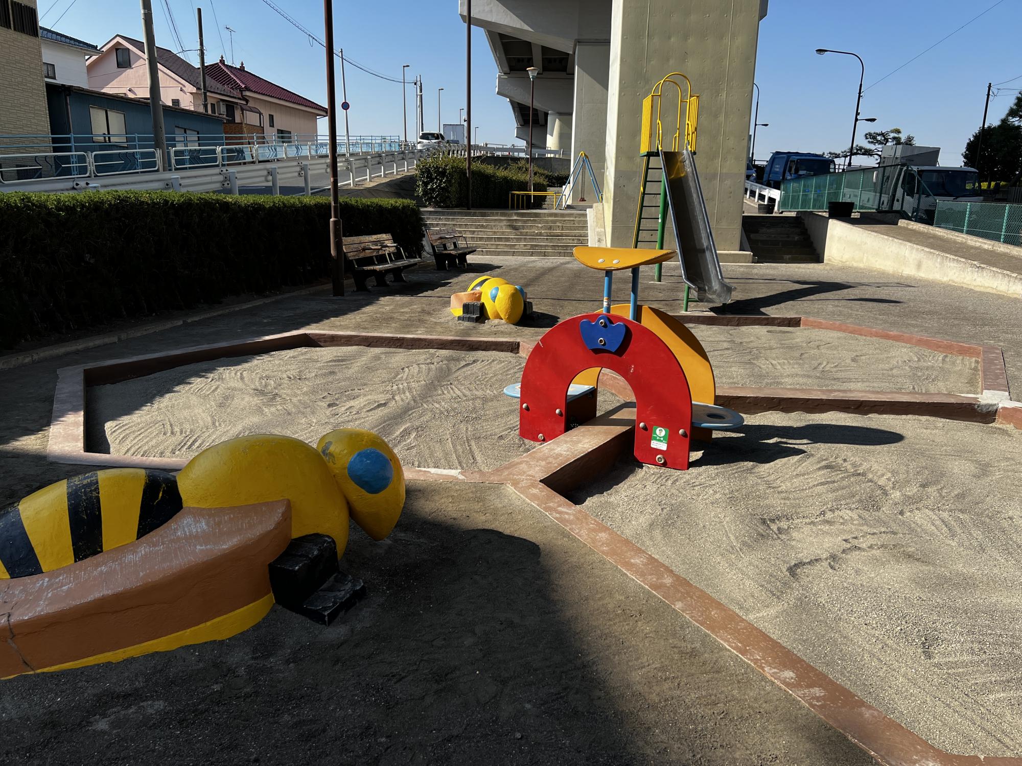 みつばち児童遊園