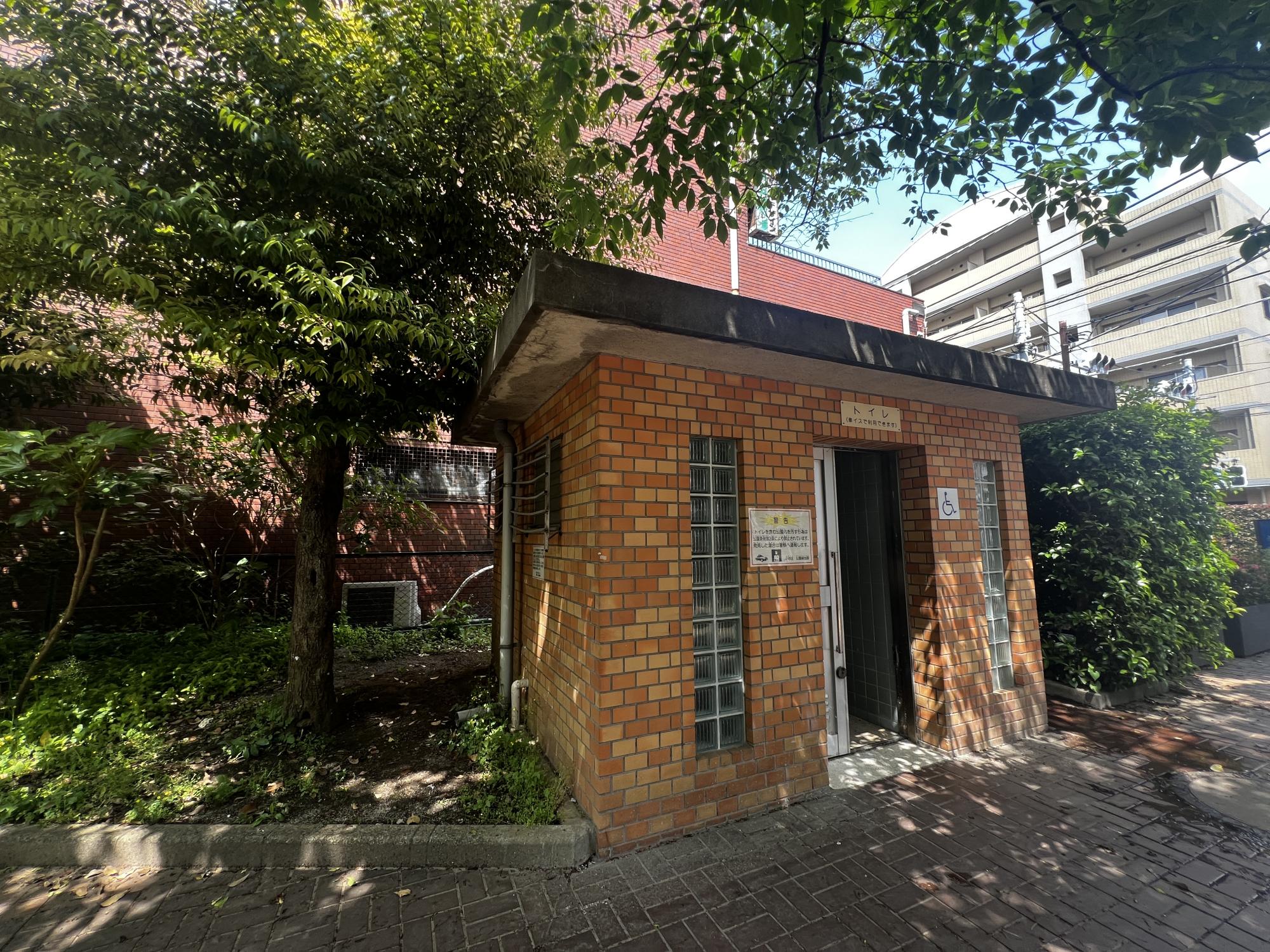 中野区立早稲田通り公園