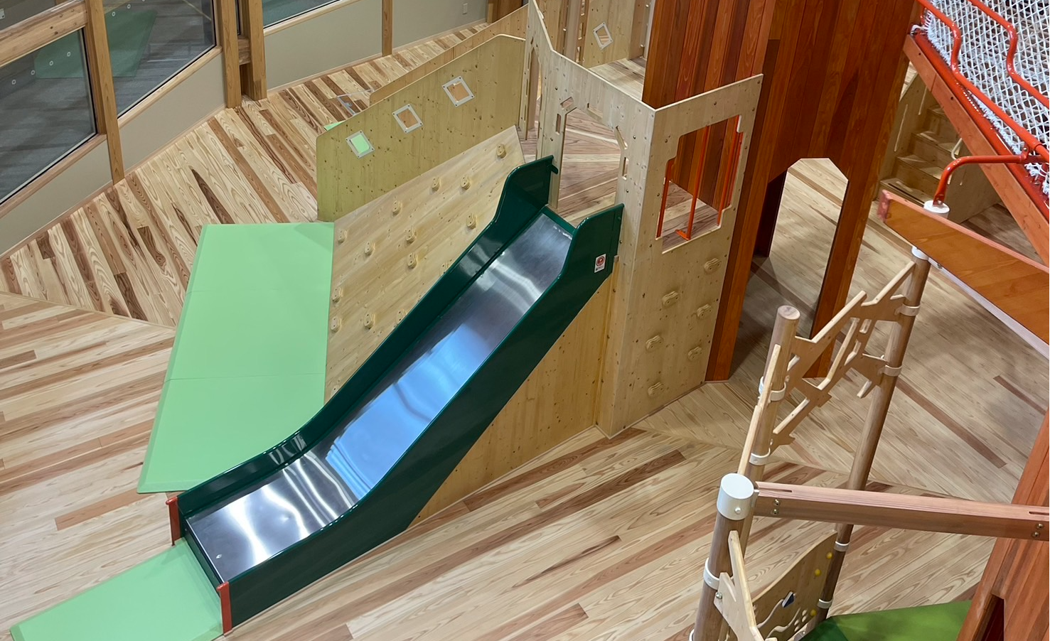 もりのひみつきち