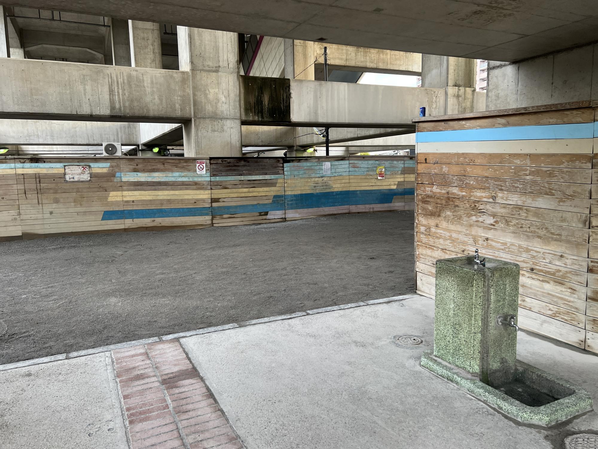 北赤羽駅高架下児童遊園