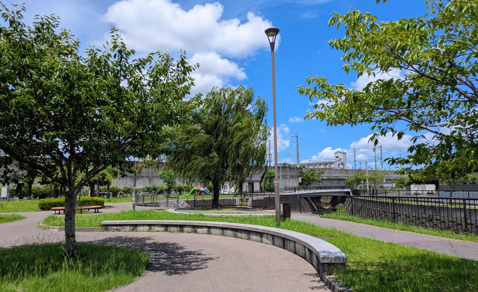 東口親水公園