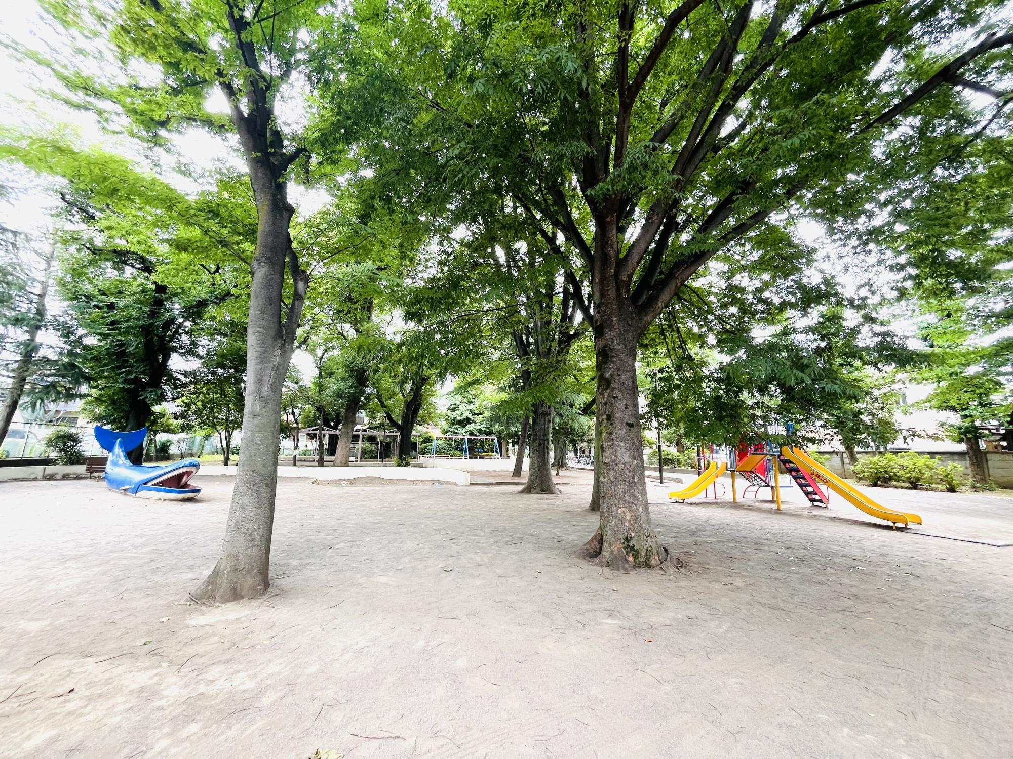 田柄中央児童公園（くじら公園）