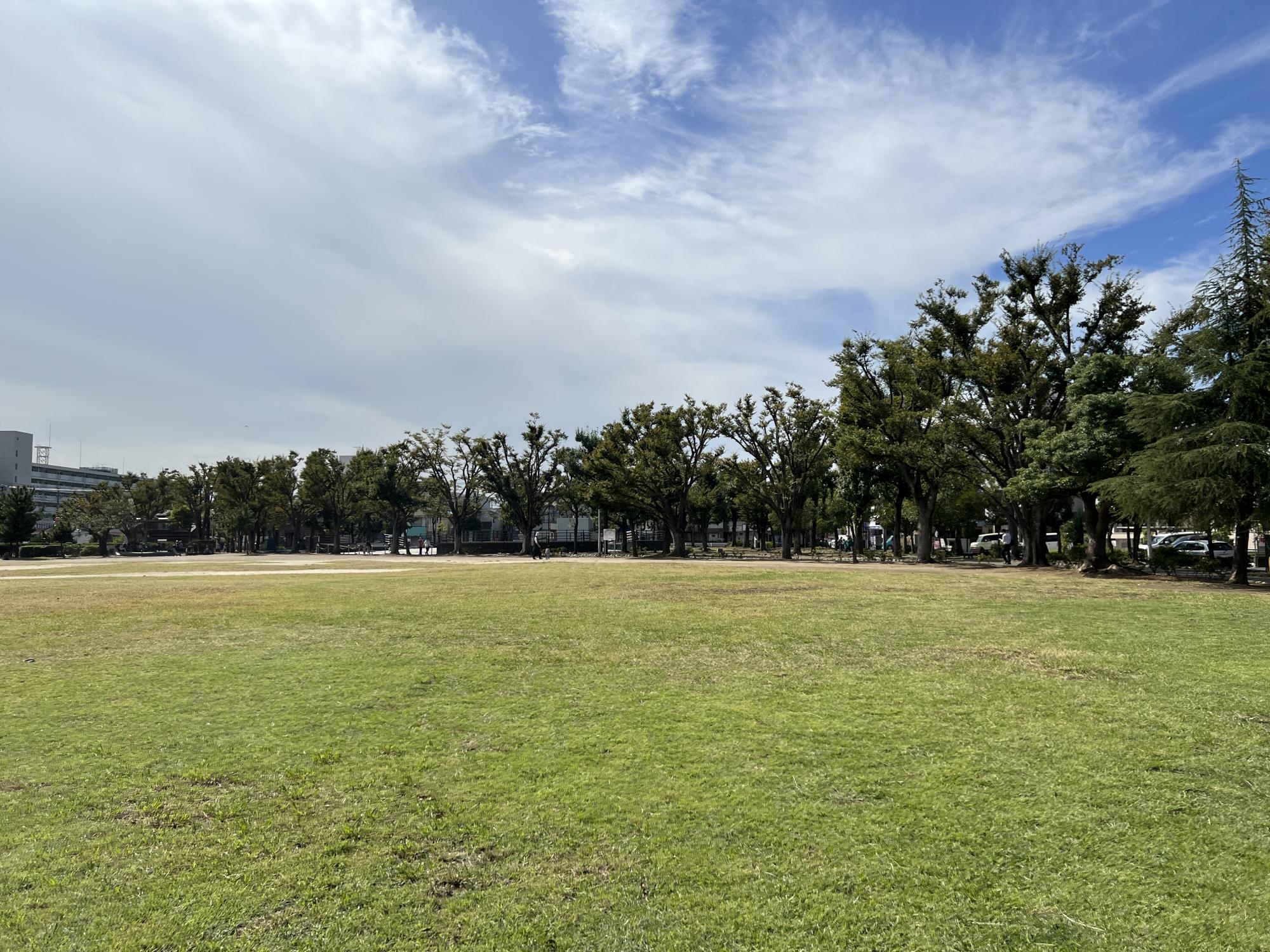 駅前公園