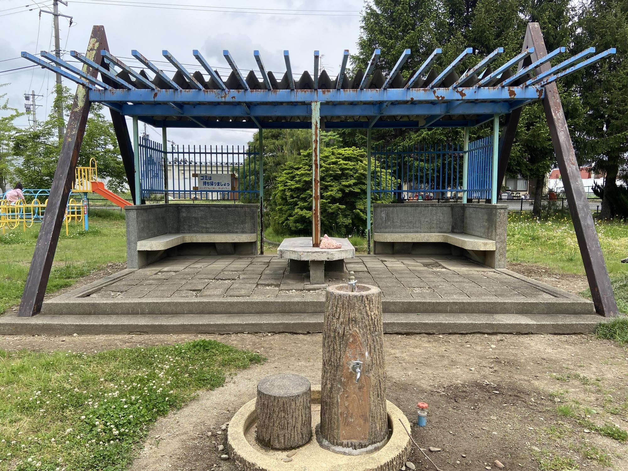 鳥海柳児童公園