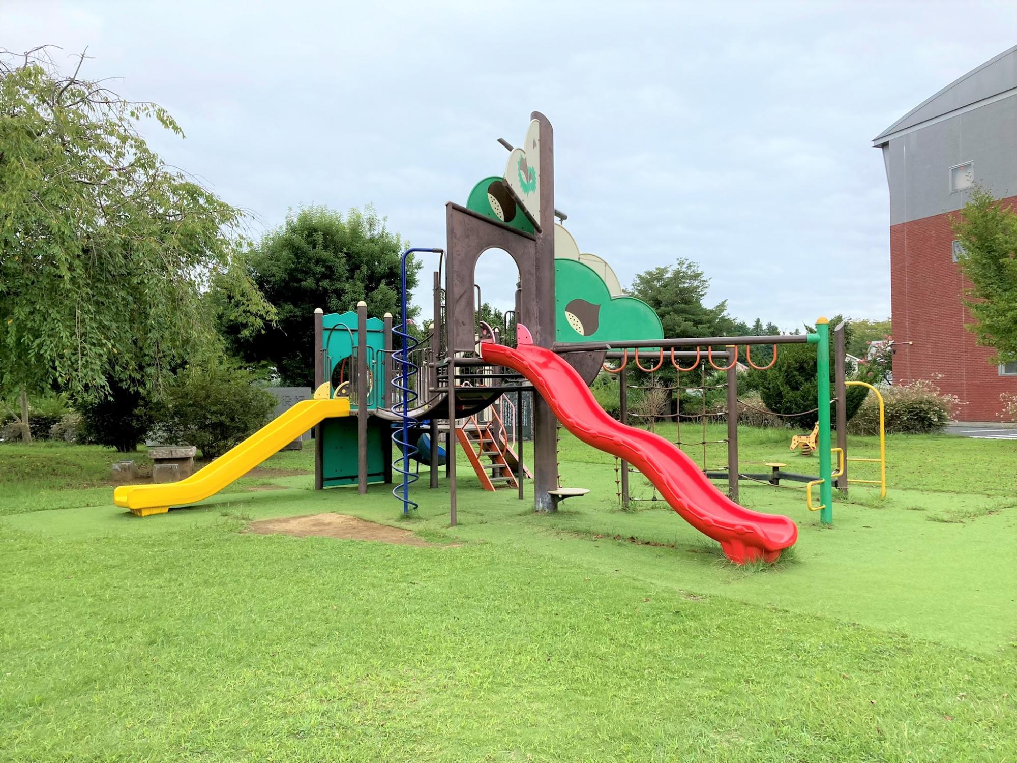 市民センターいわま(遊具広場)