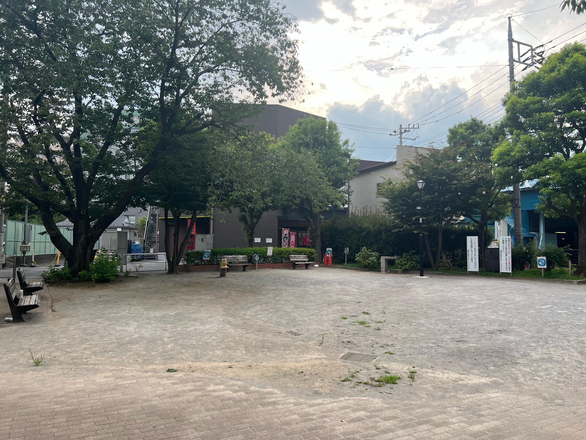 本蓮沼駅前いずみ公園