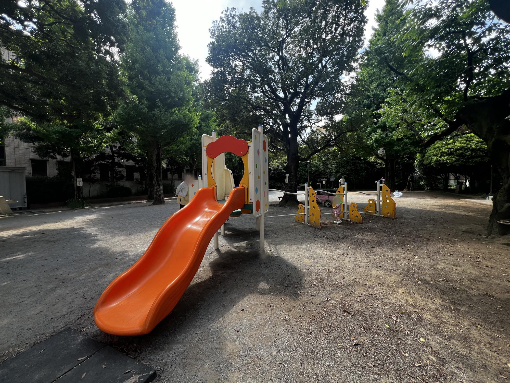 中野区立早稲田通り公園
