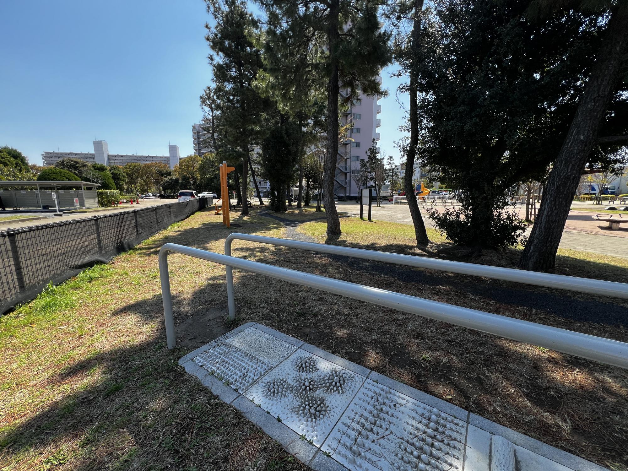 富岡第1街区公園（へび公園）