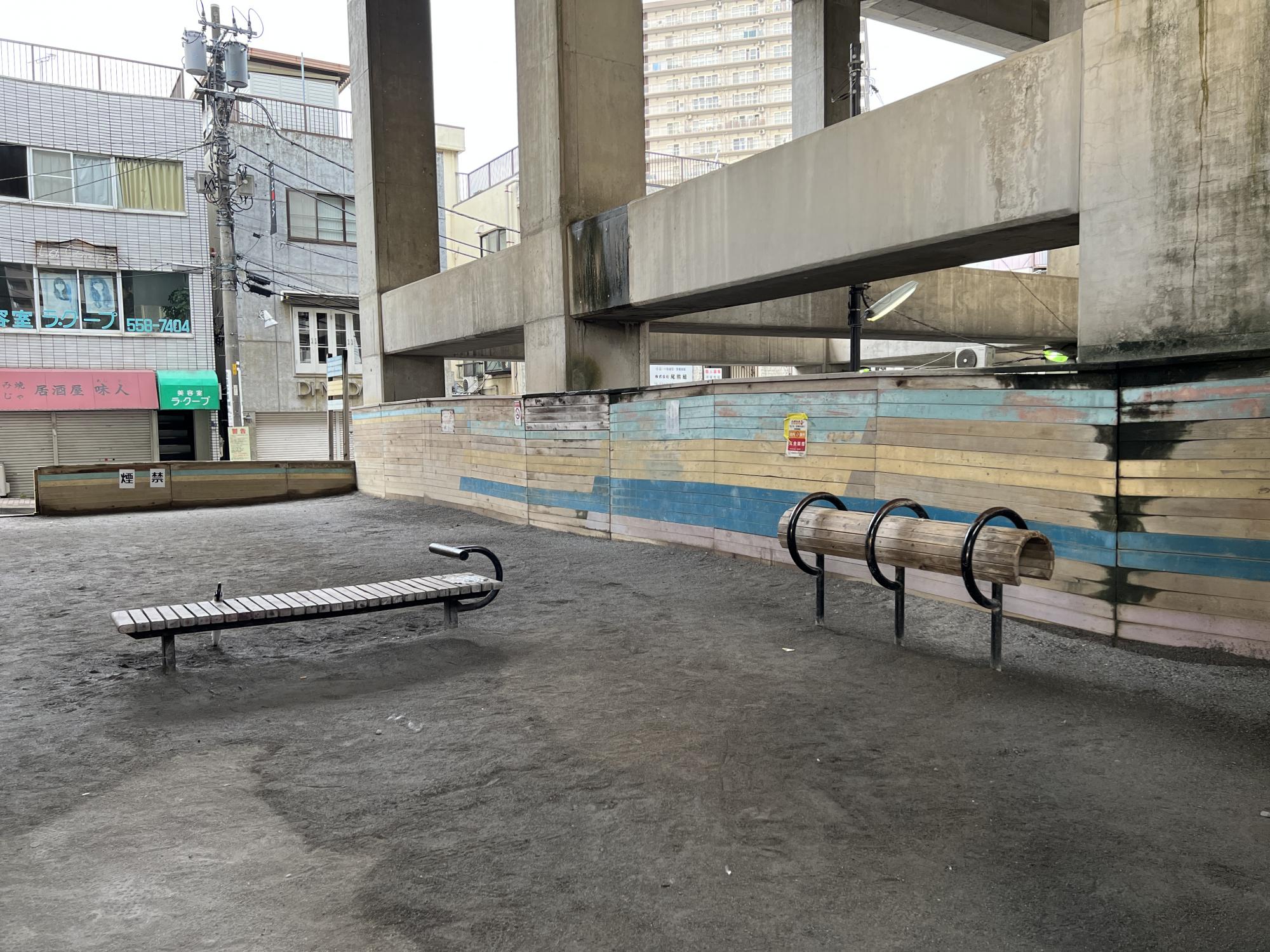 北赤羽駅高架下児童遊園