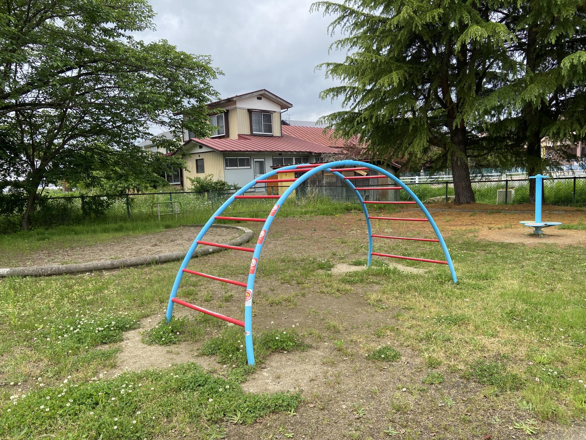 鳥海柳児童公園