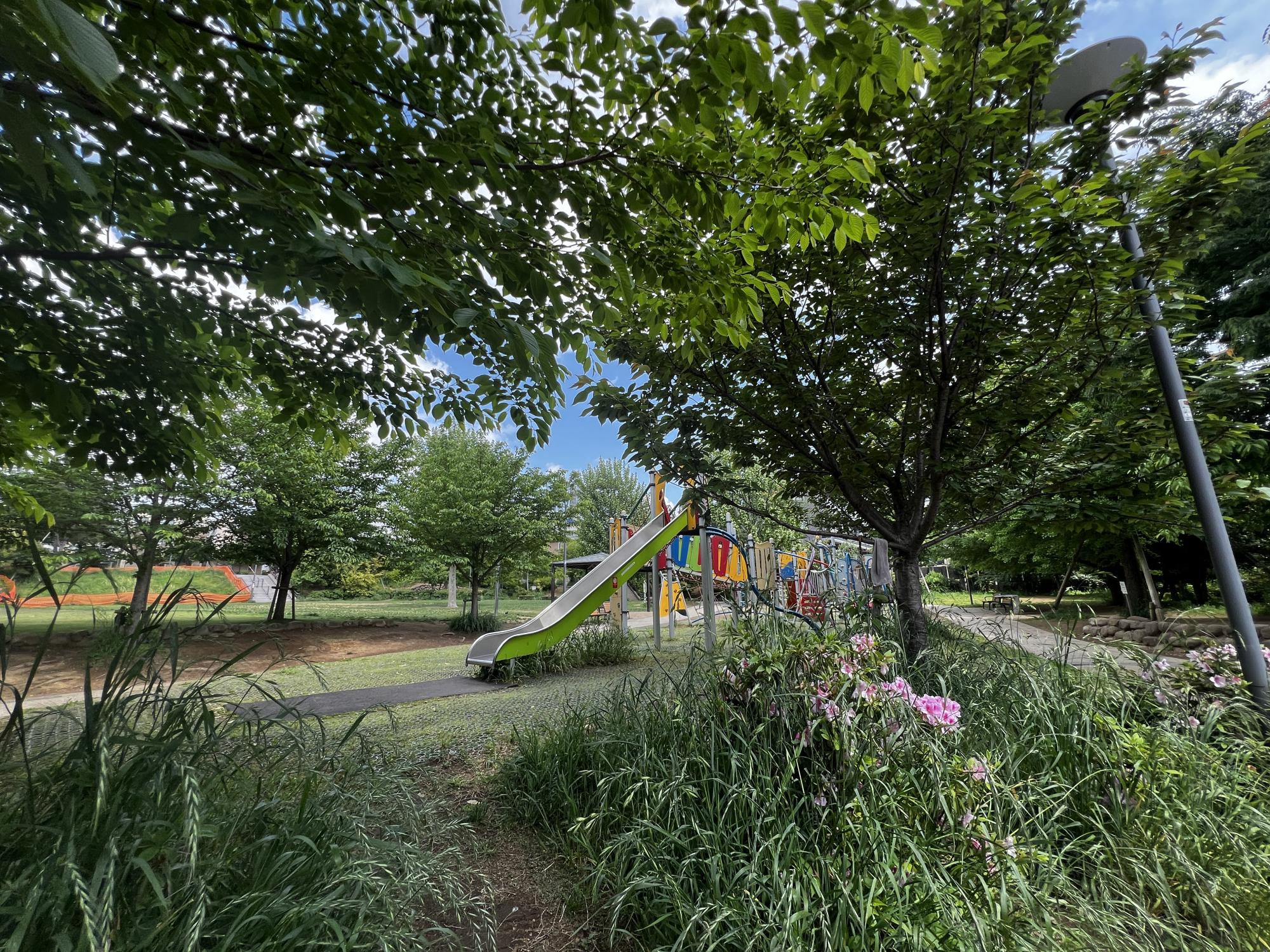 中野区立本二東郷やすらぎ公園
