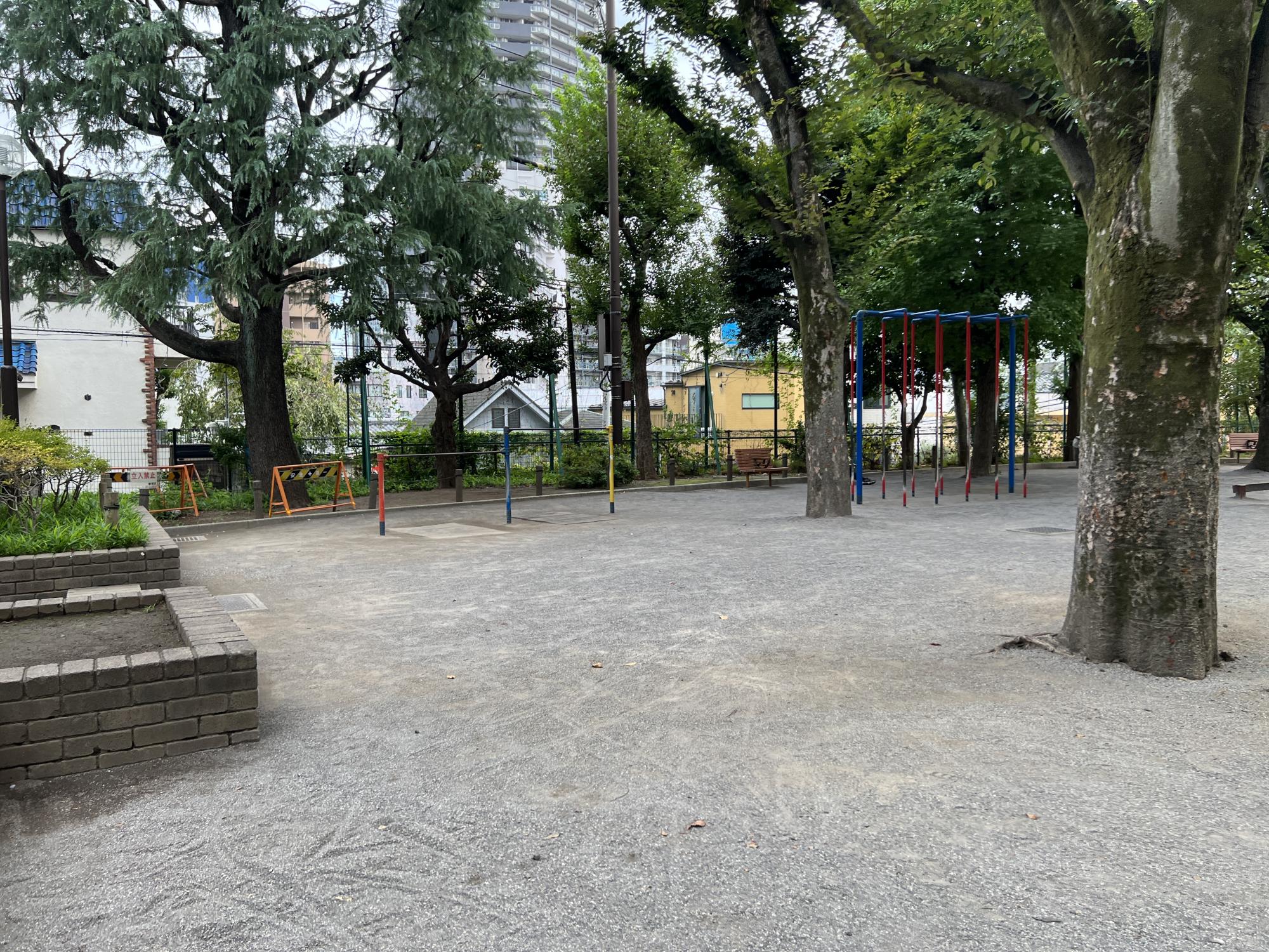 新宿区立白銀公園