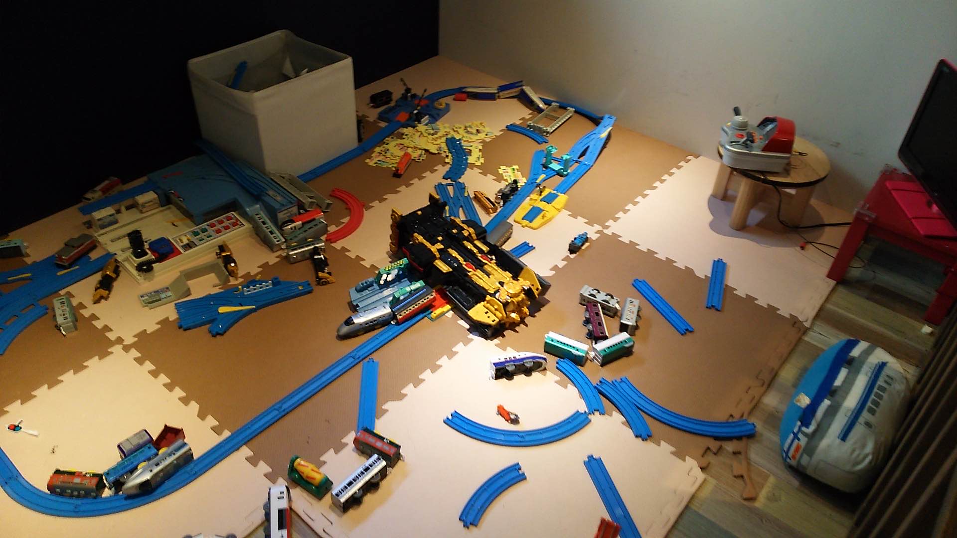 プラレールが走るカフェ子鉄