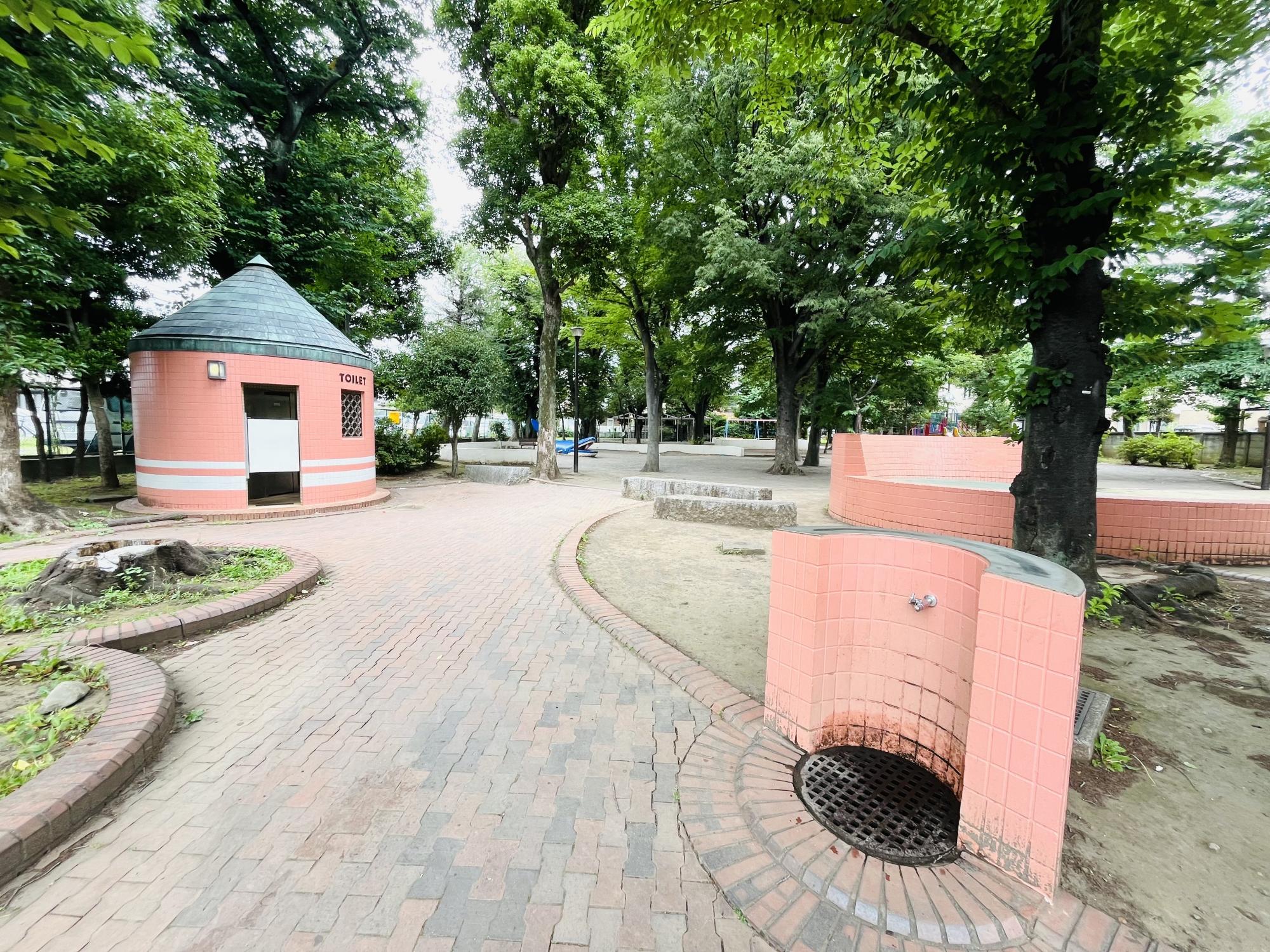 田柄中央児童公園（くじら公園）