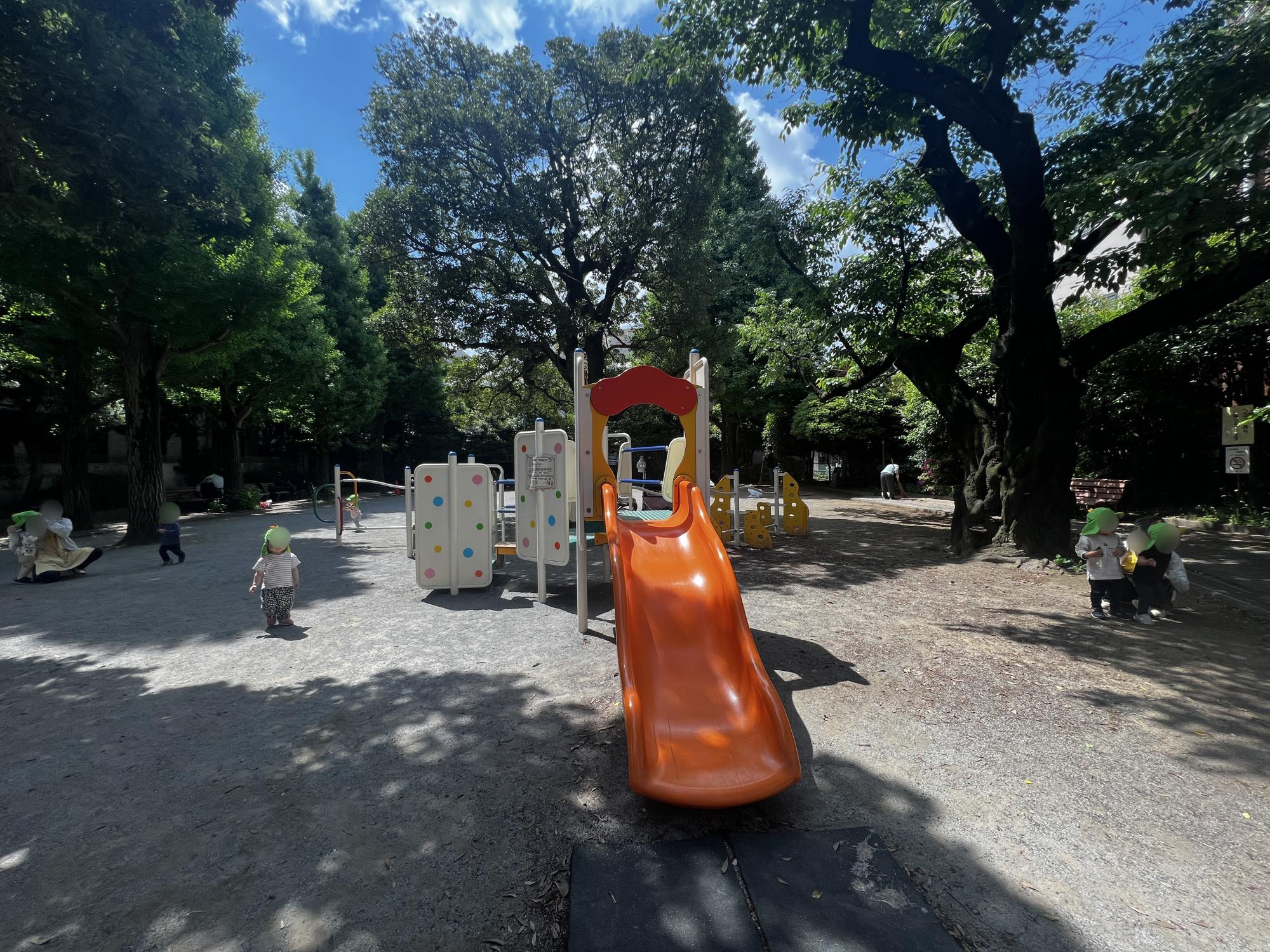 中野区立早稲田通り公園