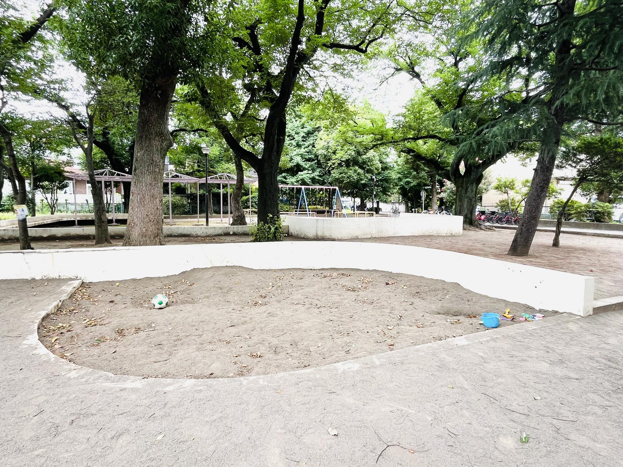 田柄中央児童公園（くじら公園）