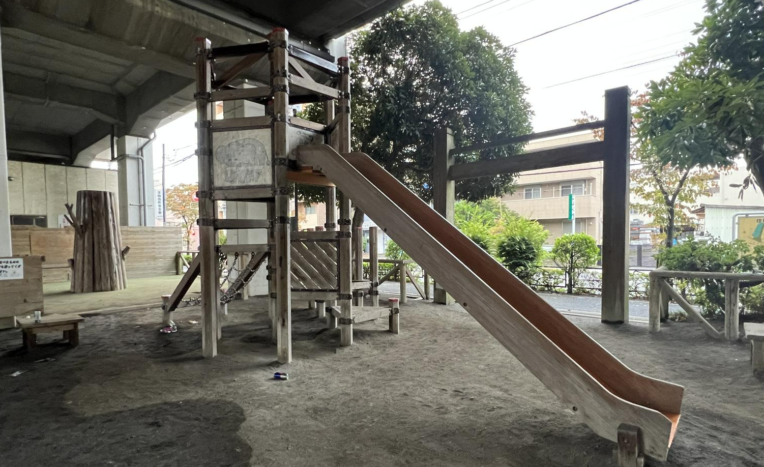 浮間四丁目高架下児童遊園
