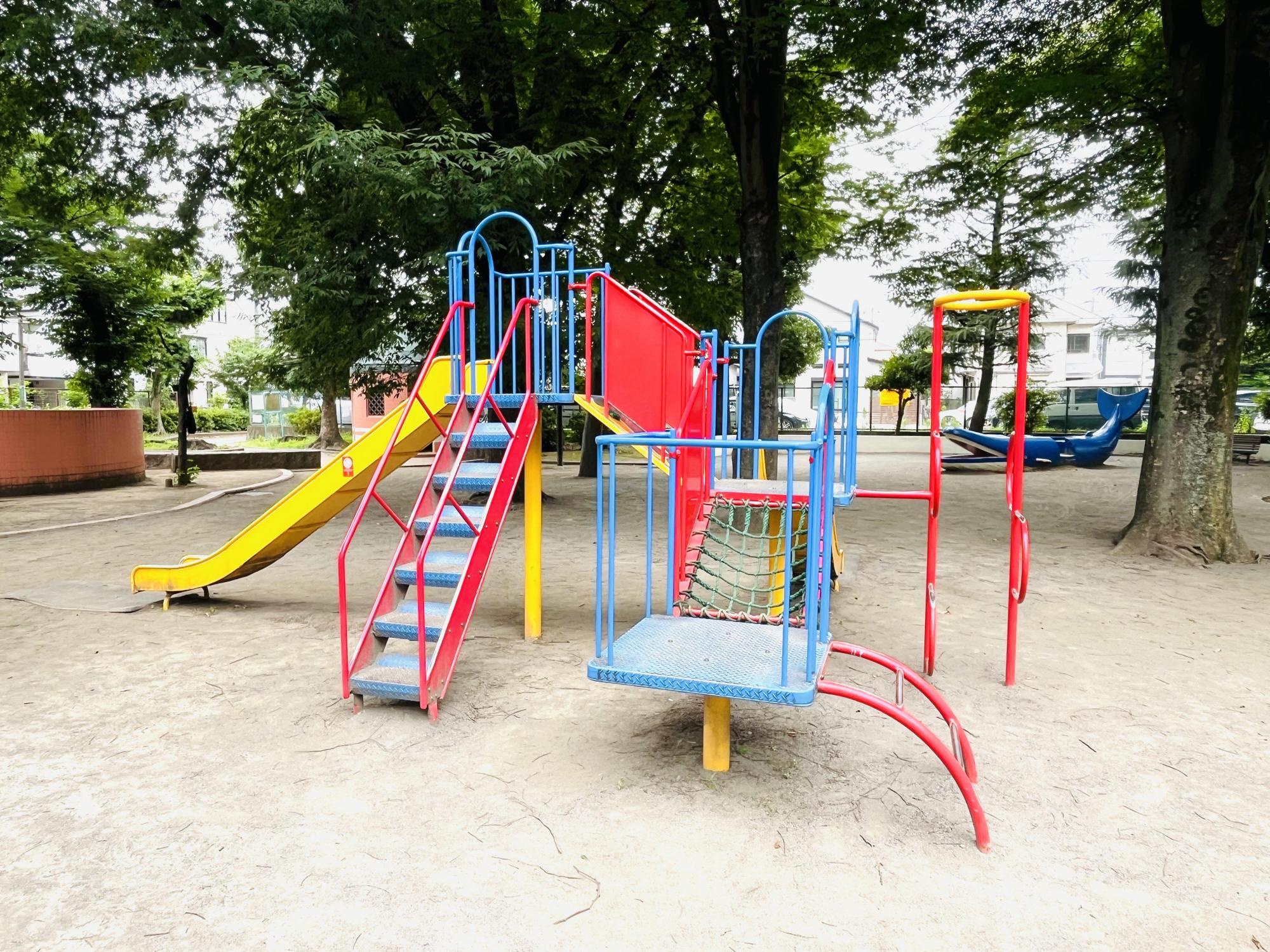 田柄中央児童公園（くじら公園）