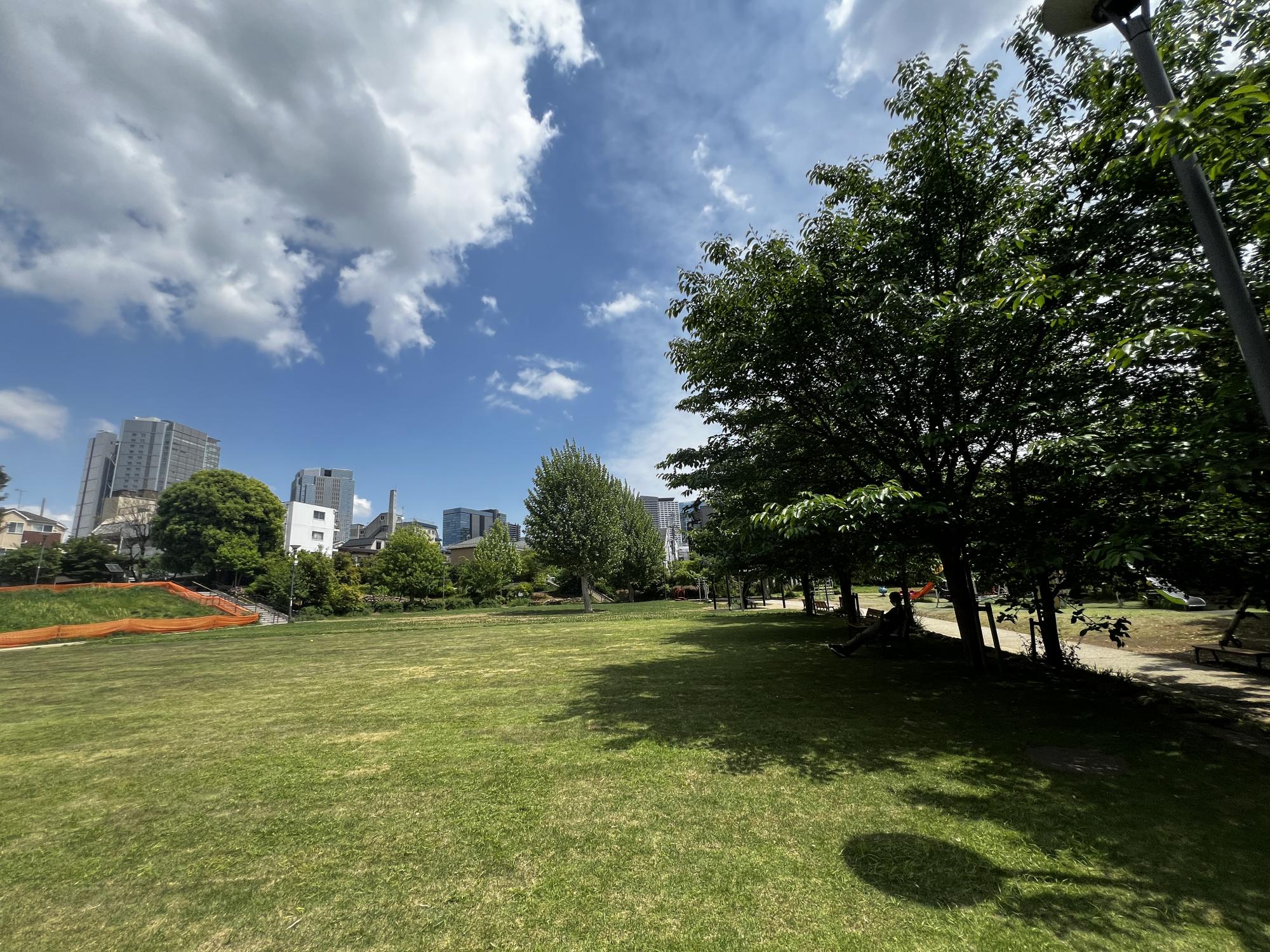 中野区立本二東郷やすらぎ公園