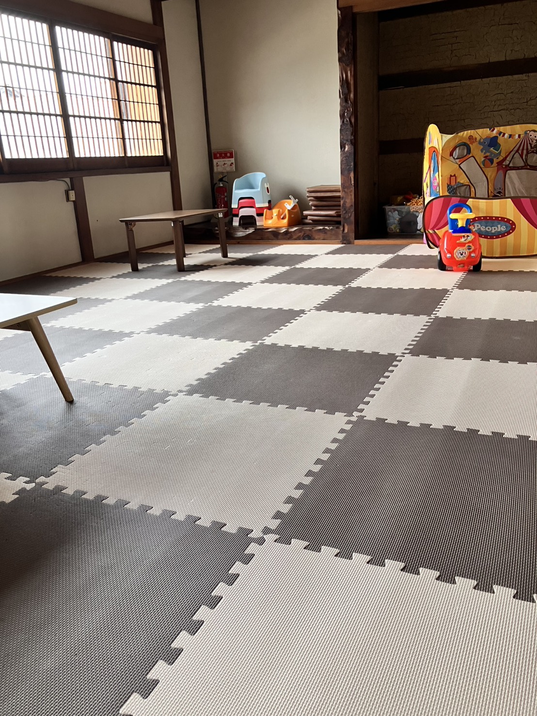 隣のおばちゃん家　子育てカフェ